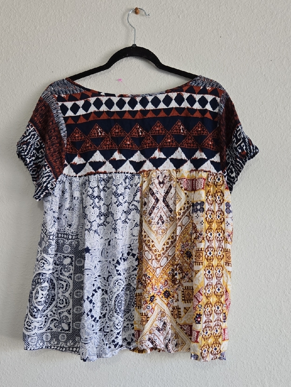Monroe And Main Mixed Print Short Sleeve Top - Navy, Rust & Mustard Size L - Picture 3 of 3